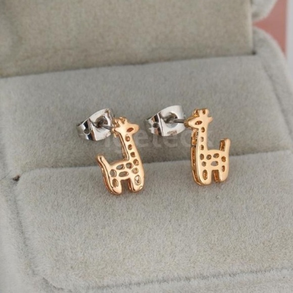 Jewelry - Gold Giraffe Earrings